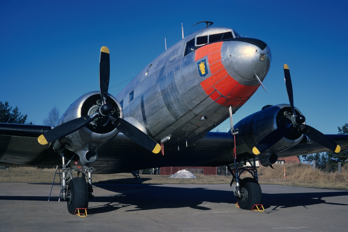 Douglas DC-3